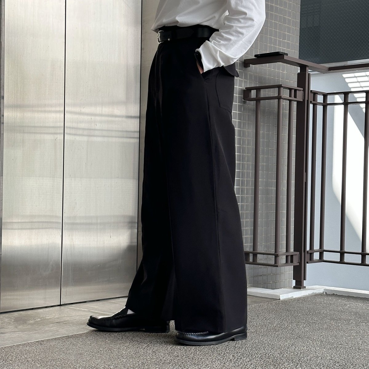 wide flap pocket straight slacks【black】