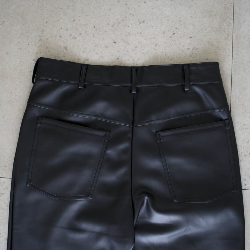 precme synthetic leather semi flare パンツ