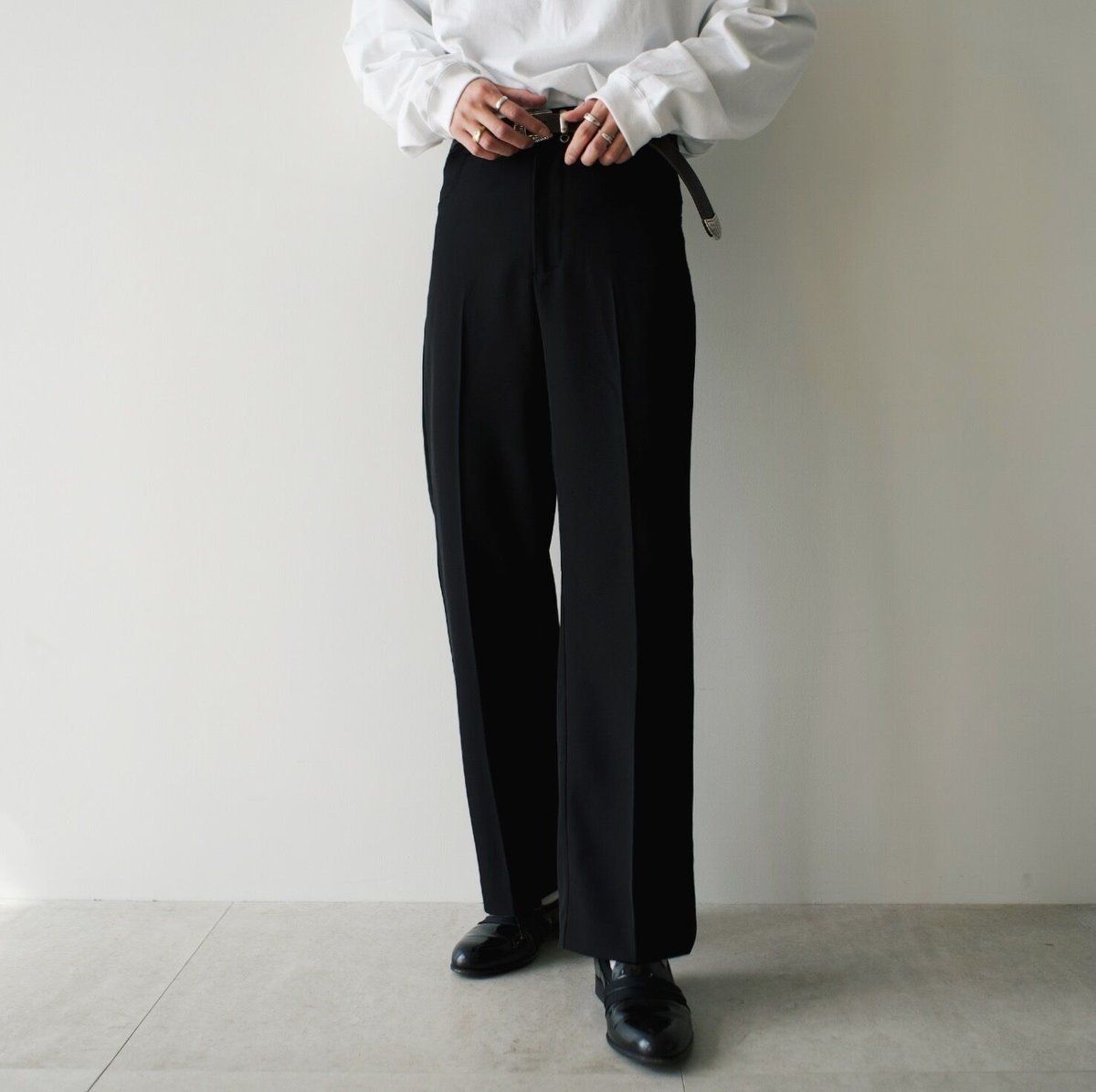 semi flare slacks 【black】