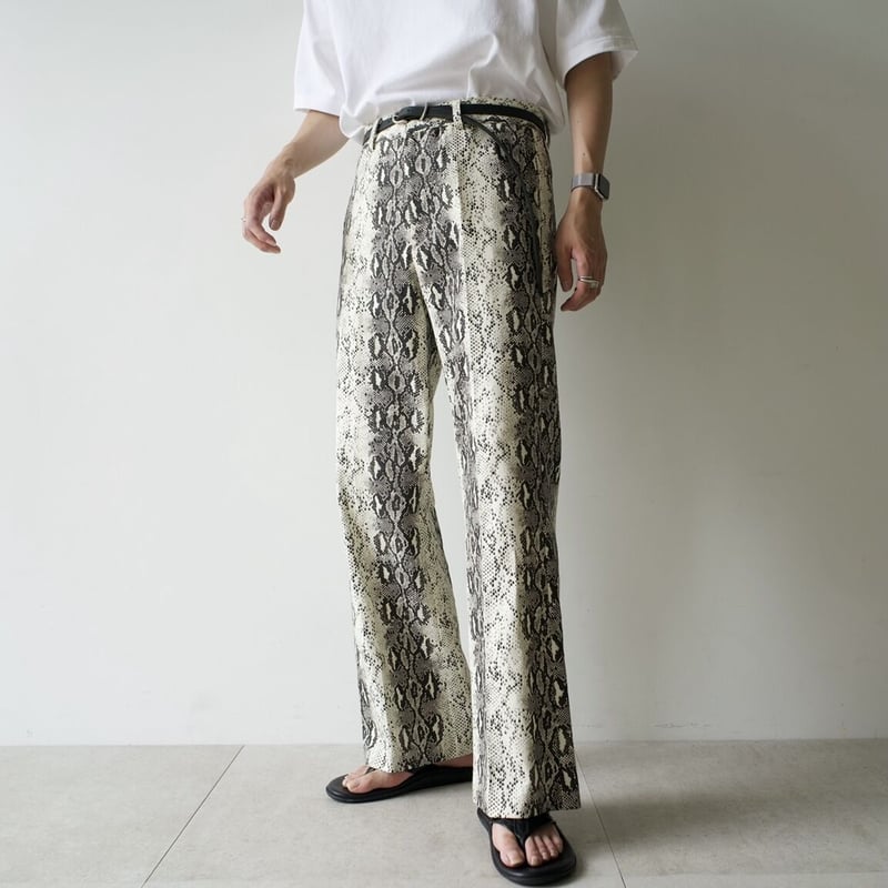 precme.  Flare slacks(off white)