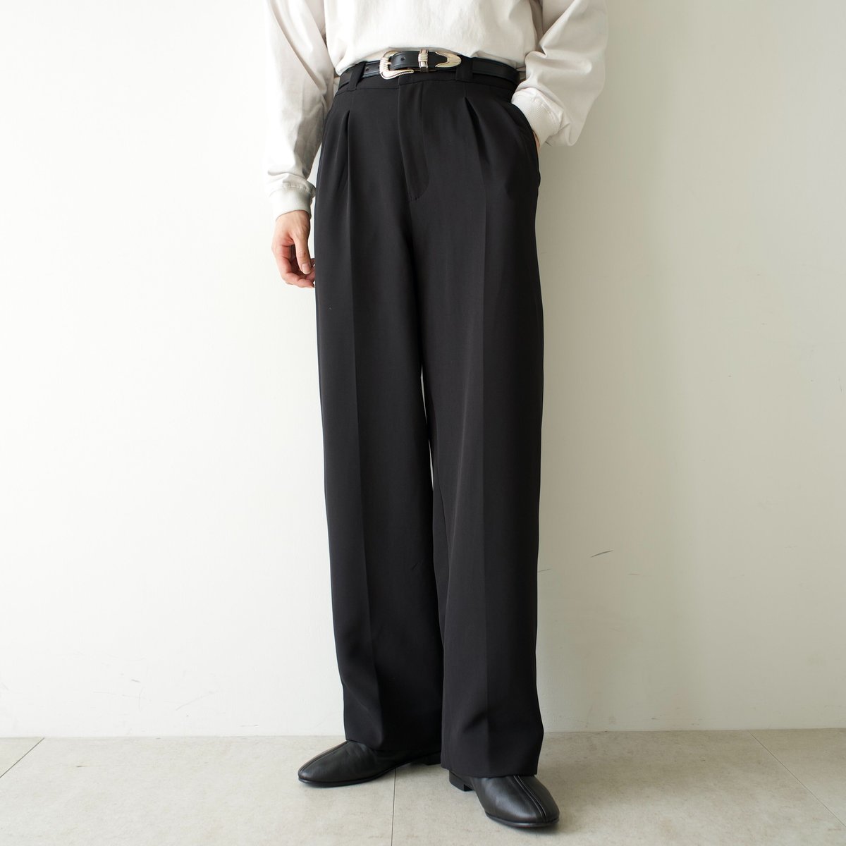 APRIORI Slacks ラップスラックス BLACK パンツ かたく ブラック APRIORI Slacks ラップスラックス BLACK パンツ かたく ブラック