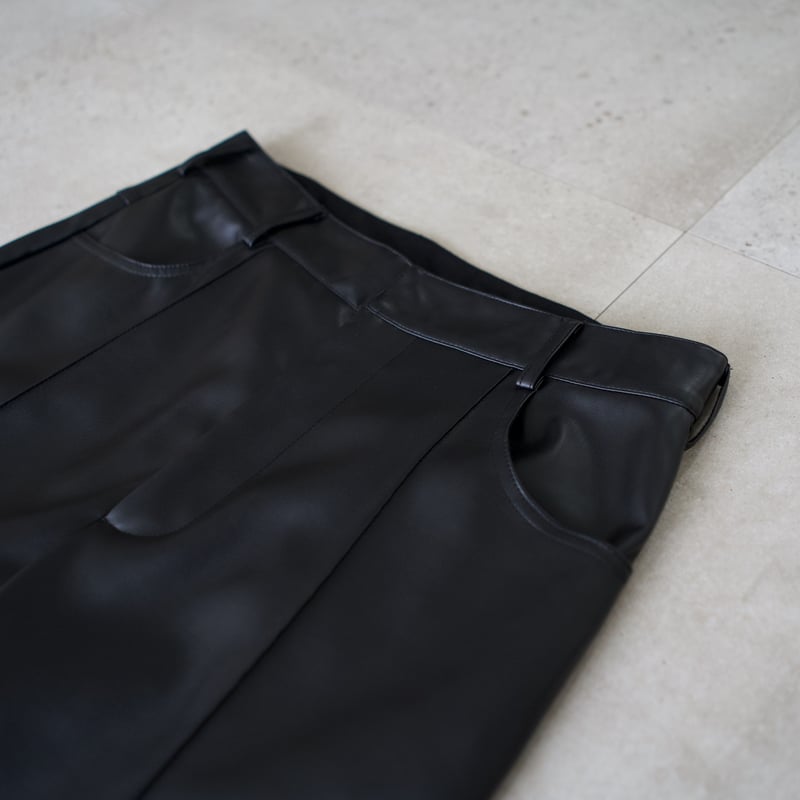 precme synthetic leather semi flare パンツ
