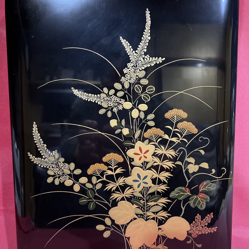 ①会津塗り 清山 木製黒漆秋草シリーズ お膳 25.5×35cm 文庫 沈金鉄線 黒 漆塗り・木製 11-14003 (製造中止) 漆器の井助