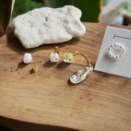 joie(white) 18kサージカルステンレスピアス