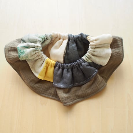 hirahira bib グリーン
