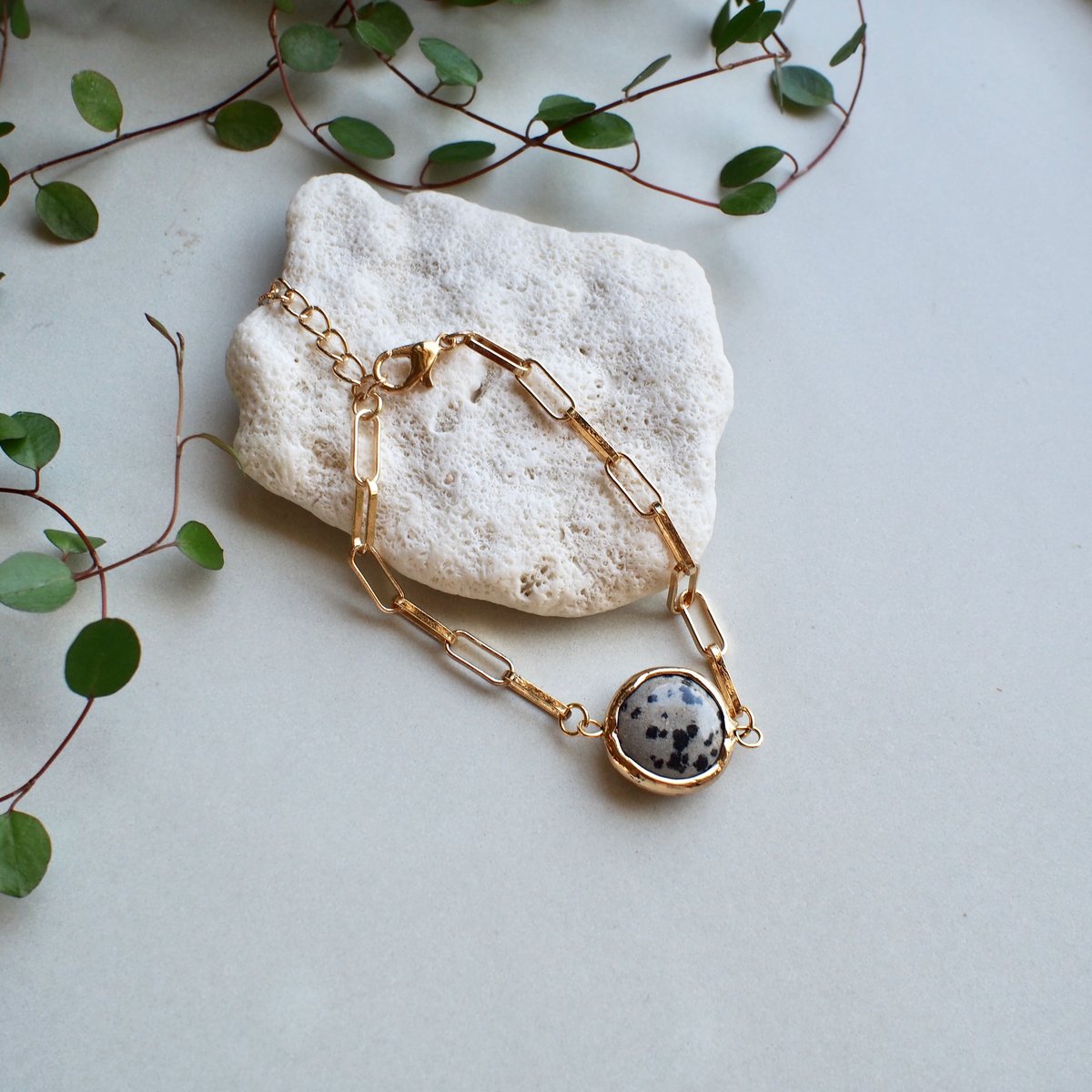 ダルメシアンジャスパー×ダークカラー淡水パールのブレスレット＆チャームセット ダルメシアンジャスパー×ダークカラー淡水パールのブレスレット