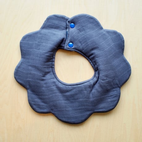 flower bib　くじら
