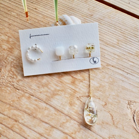 joie(  White) 18Kサージカルステンレスイヤリング