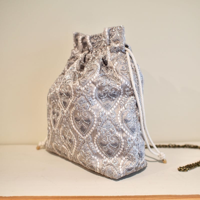インド刺繍生地　巾着バッグ　合皮　ショルダーバッグ　ハンドメイド　チュール インド刺繍をあしらった巾着バッグ | e-雑貨 アトリエイマージュ