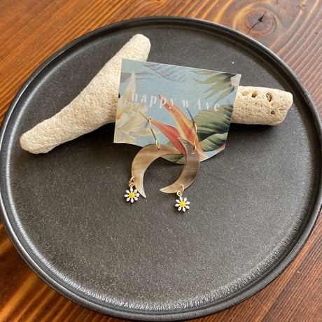 シェルムーンレトロフラワーピアス