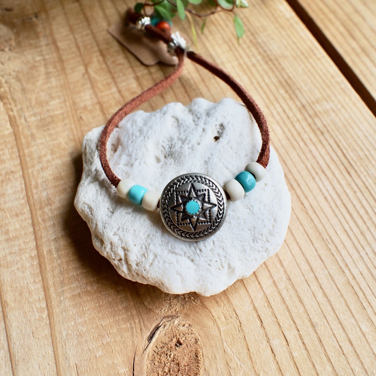 スウェード調コンチョブレスレット | Coral days