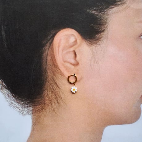 デイジーフラワーピアス
