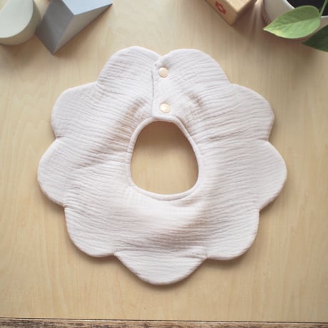 flower bib ベージュ