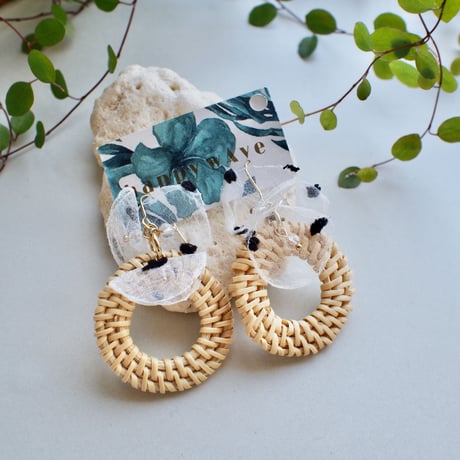 ラタンシフォンピアス（WHITE）