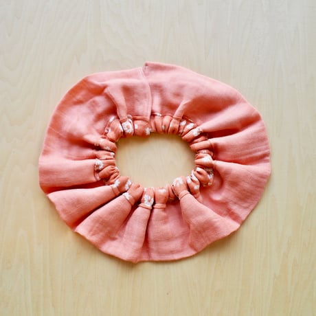 hirahara bib  flower