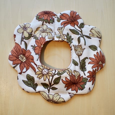 flower bib ブラウン