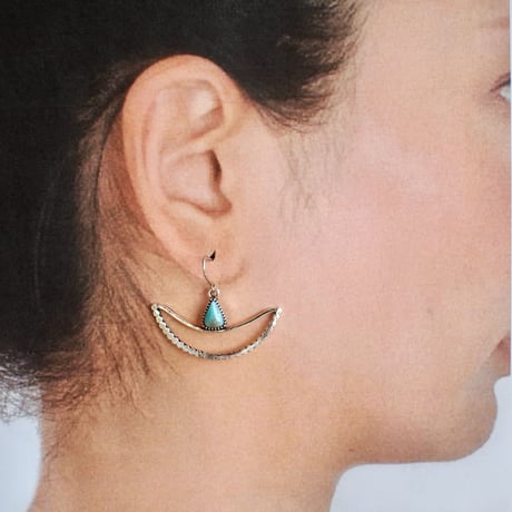 シルバームーンピアス