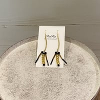 ブラックスピネルと真鍮ピアス