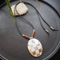 モザイクシェルロングネックレス