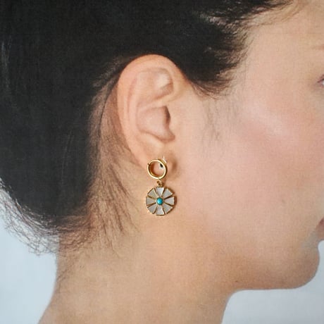 シェルフラワーピアス