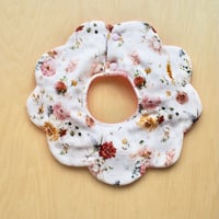 flower bib ピンク