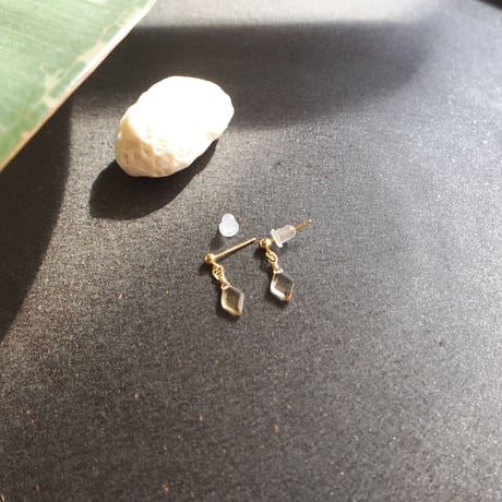 シャンパンクォーツピアス
