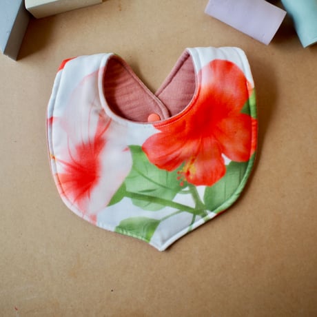baby bib　ハイビスカス