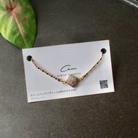 オパールコッパーチャーム（金枠スクエア）のブレスレット