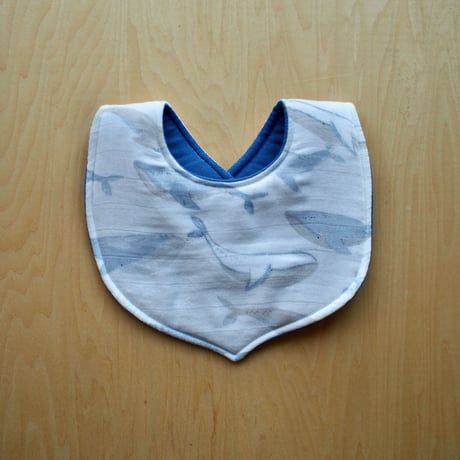baby bib くじら