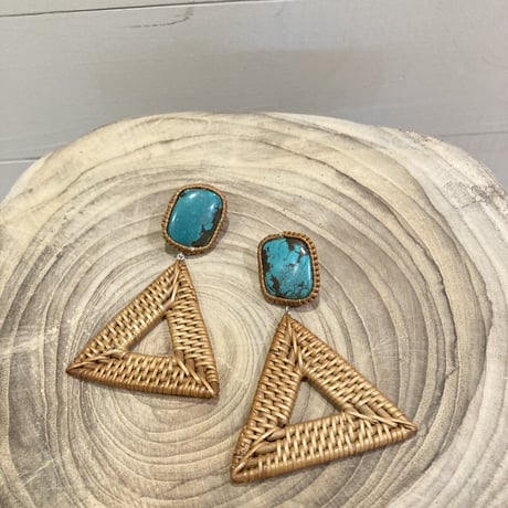 ターコイズ三角ピアス
