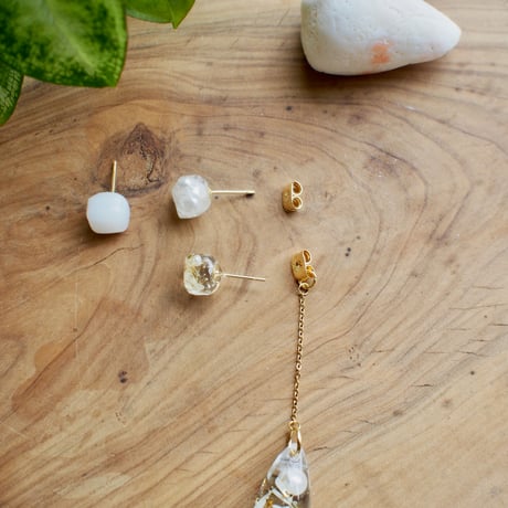 joie(white) 18Kサージカルステンレスピアス