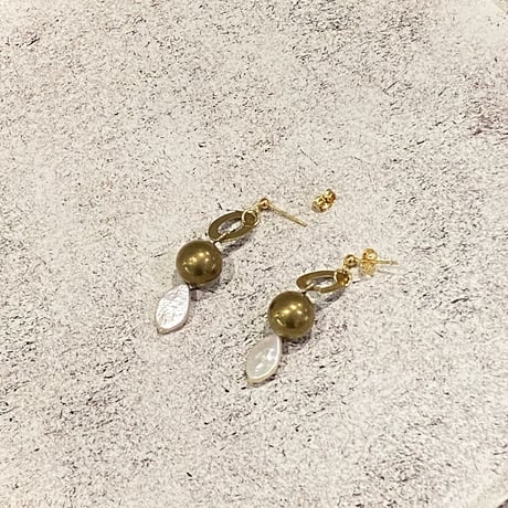 淡水パールと真鍮ピアス