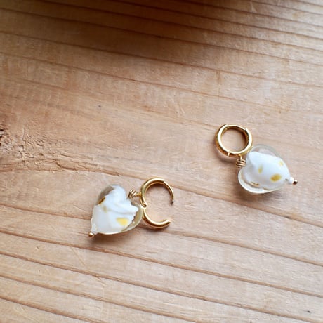 ガラスハートピアス（YELLOW）