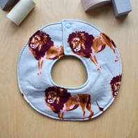 marui bib ライオン