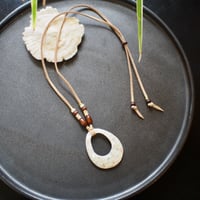 モザイクシェルロングネックレス