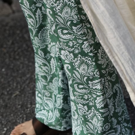 レギンスフレアパンツ　クラシックペイズリー