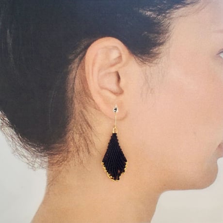 シンプルビーズピアス（ブラック）