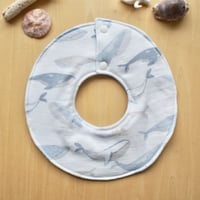 marui bib　くじら