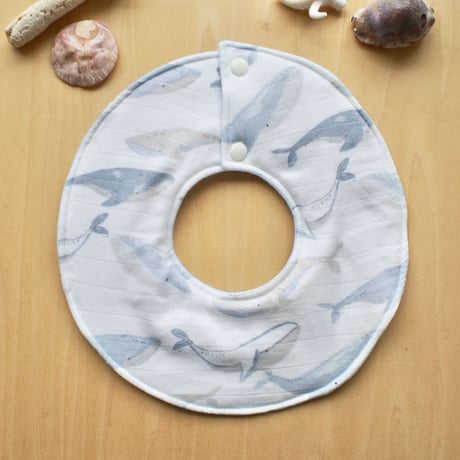 marui bib　くじら