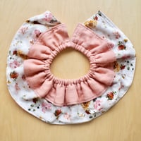 hirahira bib フラワー
