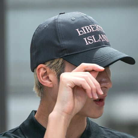 リバティアイランド メモリアルグッズ グラフィカルCAP（チャコールグレー/Charcoal gray）