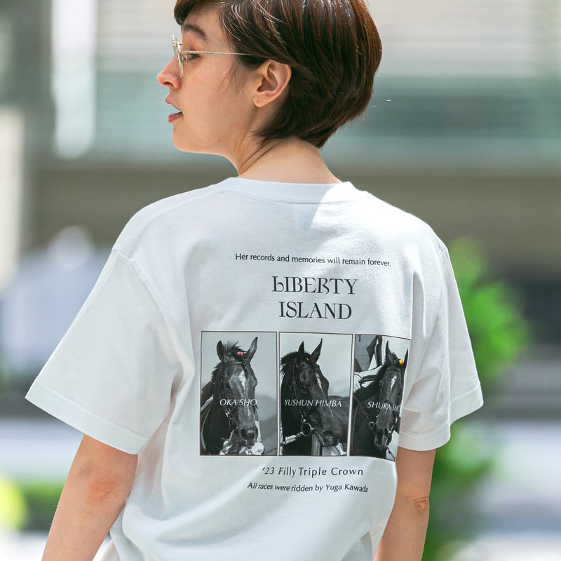 リバティアイランド三冠記念TシャツLサイズ 2023年に圧倒的な強さで牝馬三冠を達成したリバティアイランド号の三冠