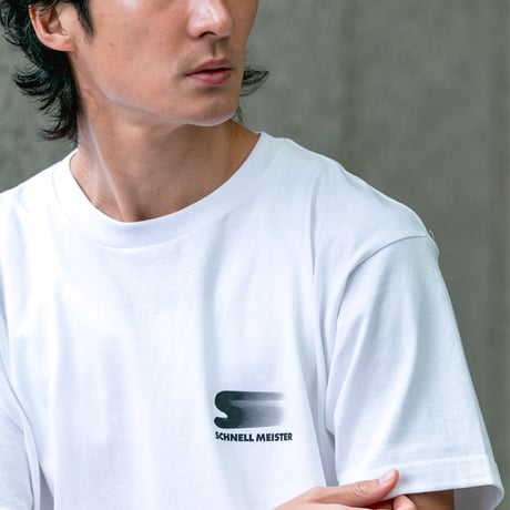 シュネルマイスター引退記念グラフィカルTシャツBパターン（白/White）