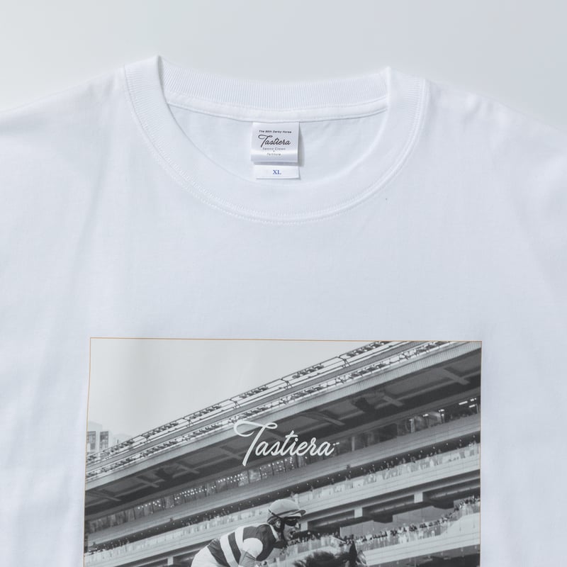 タスティエーラ引退記念 グラフィカルTシャツCパターン（白/White