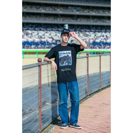 マカヒキ引退記念グラフィカルTシャツ（Aパターン黒/Black）