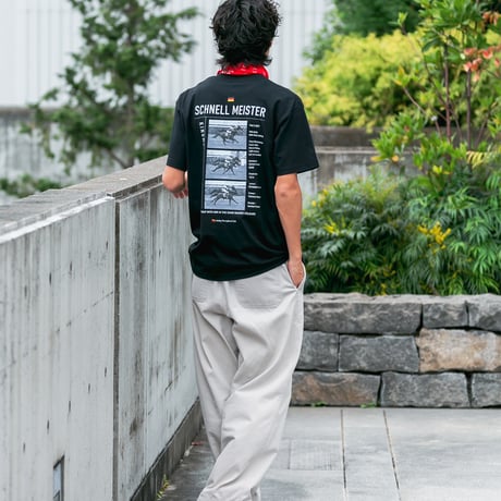 シュネルマイスター引退記念グラフィカルTシャツAパターン（黒/Black）