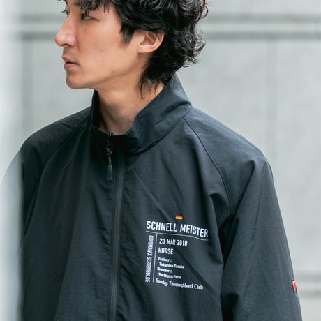 シュネルマイスター引退記念グラフィカルブルゾン（黒/Black）
