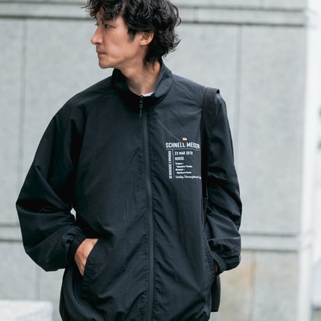 シュネルマイスター引退記念グラフィカルブルゾン（黒/Black）