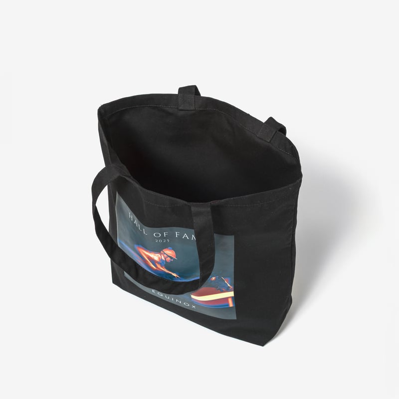 イクイノックス顕彰馬選定記念 グラフィカルトートLサイズ（黒/Black