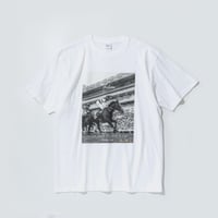 タスティエーラ引退記念 グラフィカルTシャツCパターン（白/White）